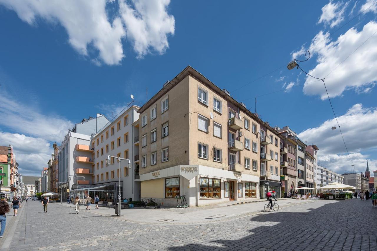 Market Square Corner Apartment Kuznicza By Noclegi Renters Wrocław Eksteriør billede